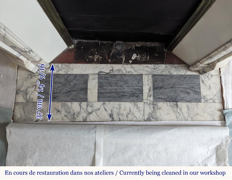 Cheminée de style Louis XVI galbée à cannelures rudentées en marbre Arabescato Cheminée de style Louis XVI galbée à cannelures rudentées en marbre Arabescato-8