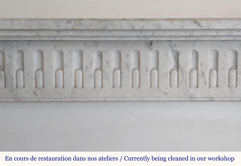 Cheminée de style Louis XVI en marbre de Carrare aux cannelures rudentées Cheminée de style Louis XVI en marbre de Carrare aux cannelures rudentées-1