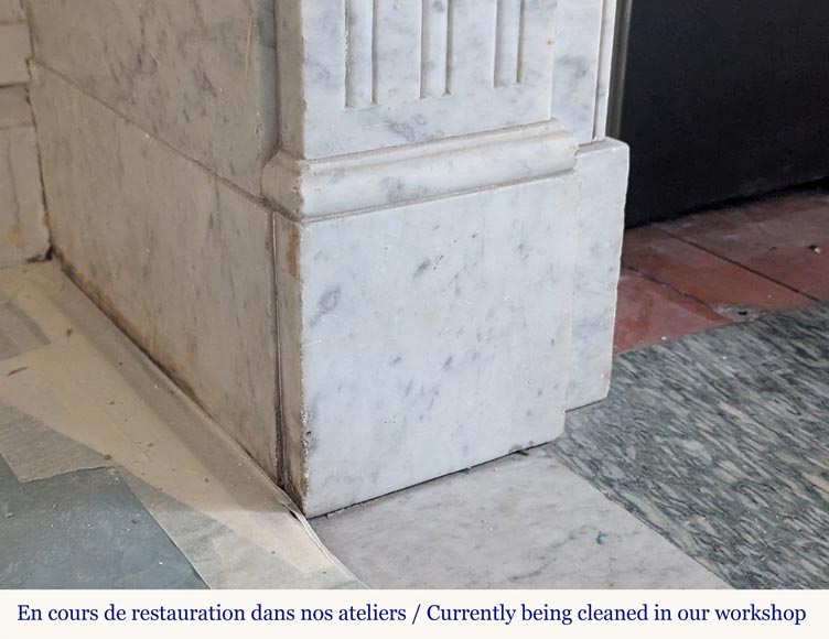 Cheminée de style Louis XVI en marbre de Carrare aux cannelures rudentées Cheminée de style Louis XVI en marbre de Carrare aux cannelures rudentées-4