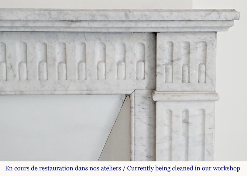 Cheminée de style Louis XVI en marbre de Carrare aux cannelures rudentées Cheminée de style Louis XVI en marbre de Carrare aux cannelures rudentées-6