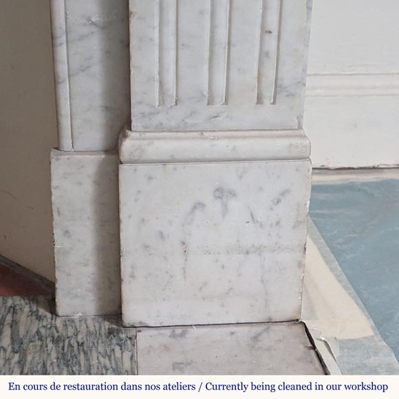 Cheminée de style Louis XVI en marbre de Carrare aux cannelures rudentées Cheminée de style Louis XVI en marbre de Carrare aux cannelures rudentées-7