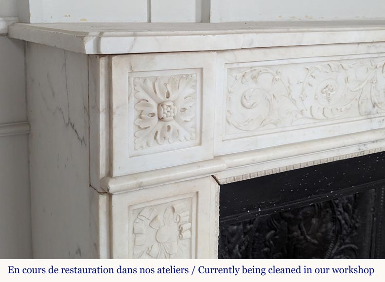 Grande cheminée d'époque Louis XVI en marbre statuaire au décor feuillagé  Grande cheminée d'époque Louis XVI en marbre statuaire au décor feuillagé -5