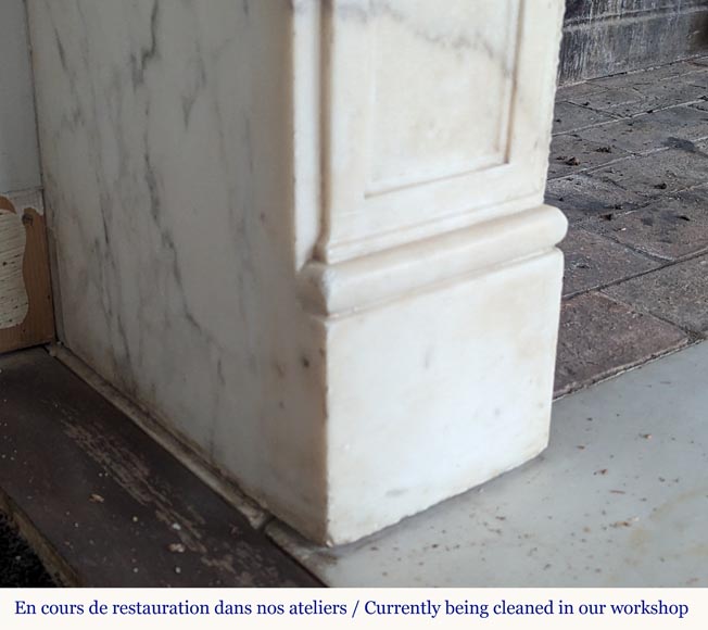 Grande cheminée d'époque Louis XVI en marbre statuaire au décor feuillagé  Grande cheminée d'époque Louis XVI en marbre statuaire au décor feuillagé -8