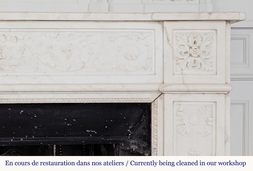 Grande cheminée d'époque Louis XVI en marbre statuaire au décor feuillagé  Grande cheminée d'époque Louis XVI en marbre statuaire au décor feuillagé -10