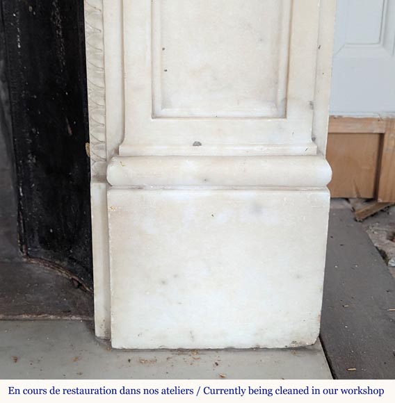 Grande cheminée d'époque Louis XVI en marbre statuaire au décor feuillagé  Grande cheminée d'époque Louis XVI en marbre statuaire au décor feuillagé -12