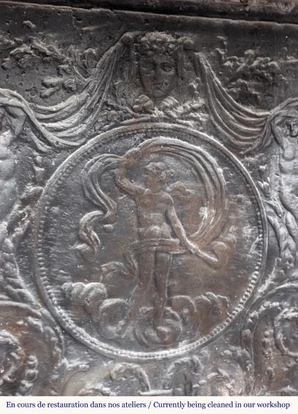 Grande cheminée d'époque Louis XVI en marbre statuaire au décor feuillagé  Grande cheminée d'époque Louis XVI en marbre statuaire au décor feuillagé -14