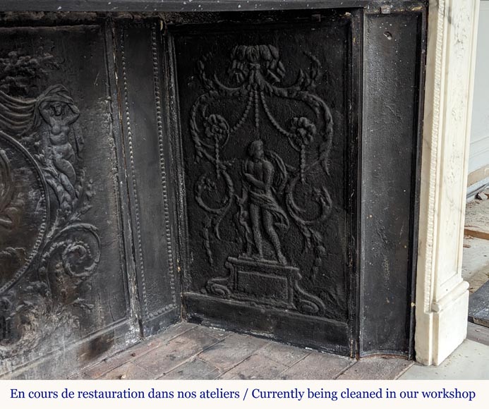 Grande cheminée d'époque Louis XVI en marbre statuaire au décor feuillagé  Grande cheminée d'époque Louis XVI en marbre statuaire au décor feuillagé -15