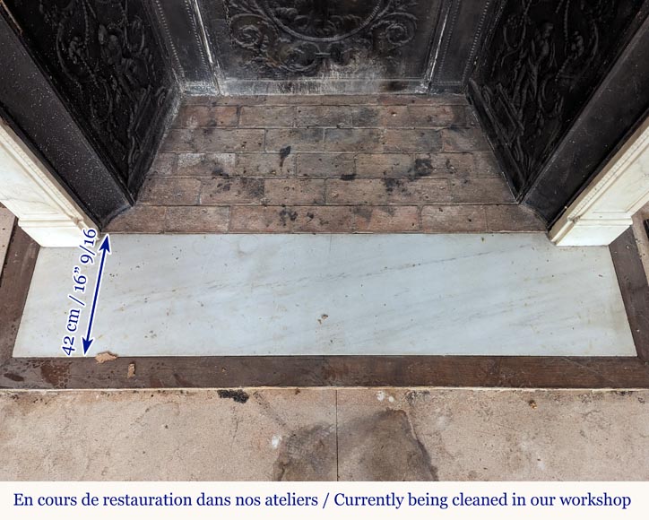 Grande cheminée d'époque Louis XVI en marbre statuaire au décor feuillagé  Grande cheminée d'époque Louis XVI en marbre statuaire au décor feuillagé -16