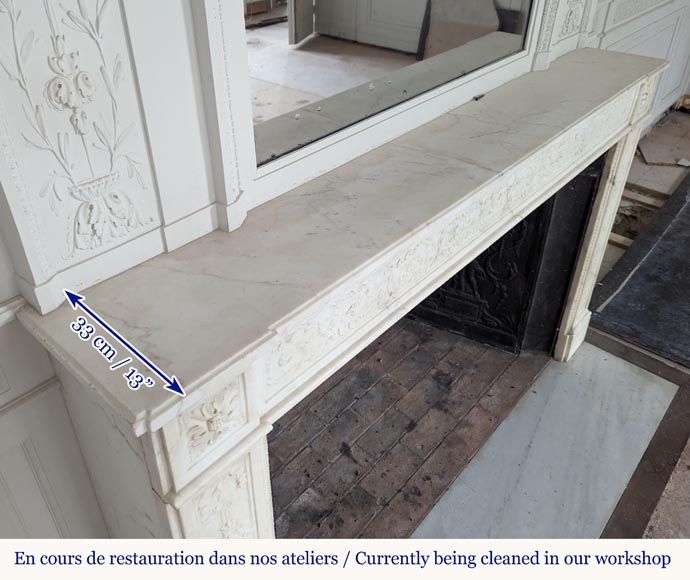 Grande cheminée d'époque Louis XVI en marbre statuaire au décor feuillagé  Grande cheminée d'époque Louis XVI en marbre statuaire au décor feuillagé -17