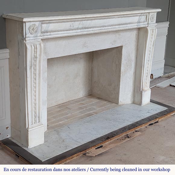 Cheminée d'époque Louis XVI au perlé et ruban sculpté Cheminée d'époque Louis XVI au perlé et ruban sculpté-3