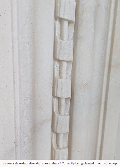 Cheminée d'époque Louis XVI au perlé et ruban sculpté Cheminée d'époque Louis XVI au perlé et ruban sculpté-9