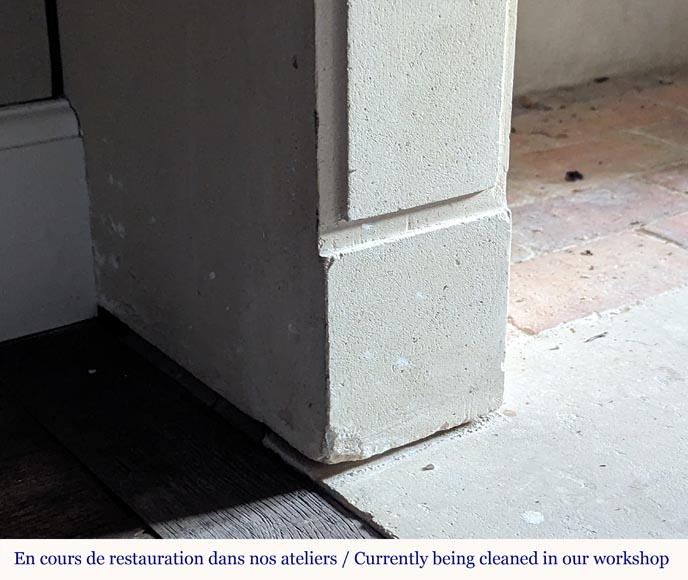 Cheminée de style Louis XVI en pierre aux têtes sculptées en diamant Cheminée de style Louis XVI en pierre aux têtes sculptées en diamant-4