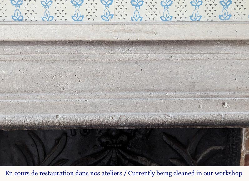 Cheminée de style Louis XVI légèrement galbée sculptée en pierre Cheminée de style Louis XVI légèrement galbée sculptée en pierre-1