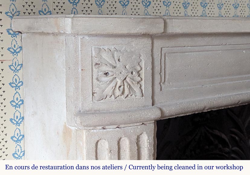 Cheminée de style Louis XVI légèrement galbée sculptée en pierre Cheminée de style Louis XVI légèrement galbée sculptée en pierre-3