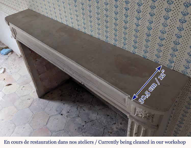 Cheminée de style Louis XVI légèrement galbée sculptée en pierre Cheminée de style Louis XVI légèrement galbée sculptée en pierre-8