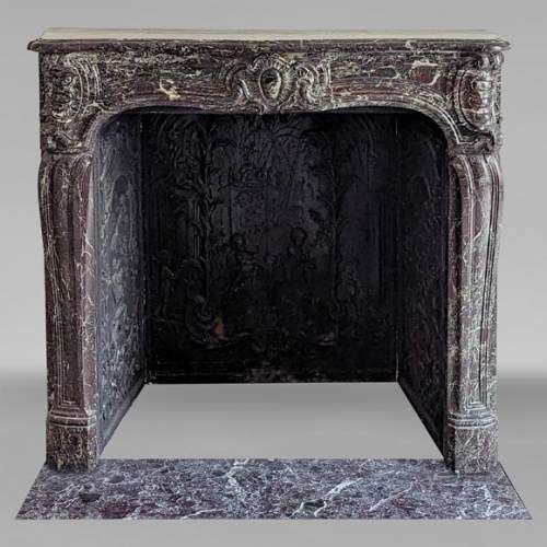 Petite cheminée de style Louis XV en marbre rouge Levanto