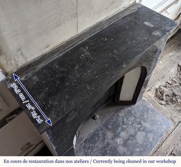 Cheminée d'époque Restauration en arche en marbre noir moucheté Cheminée d'époque Restauration en arche en marbre noir moucheté-9