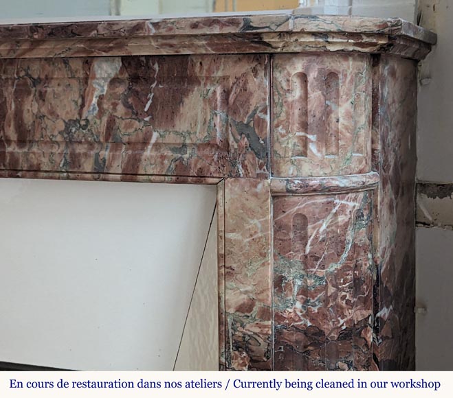 Cheminée de style Louis XVI en marbre brèché à coins arrondis ornée d'un tournesol Cheminée de style Louis XVI en marbre brèché à coins arrondis ornée d'un tournesol-6