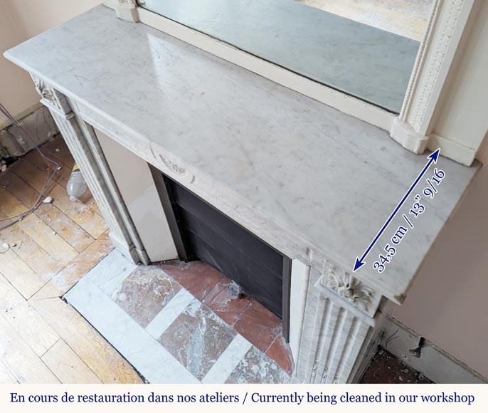 Cheminée de style Louis XVI en marbre de Carrare ornée de tournesols et à pieds cannelés Cheminée de style Louis XVI en marbre de Carrare ornée de tournesols et à pieds cannelés-10