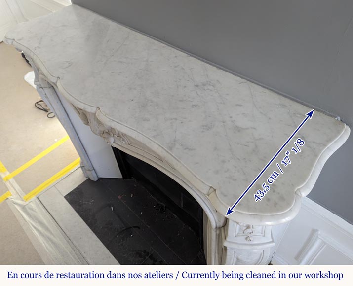 Cheminée de style Louis XV en marbre de Carrare décorée d'une palmette Cheminée de style Louis XV en marbre de Carrare décorée d'une palmette-10