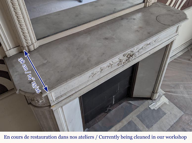 Cheminée arrondie de style Louis XVI en marbre de Carrare ornée d'une couronne de laurier Cheminée arrondie de style Louis XVI en marbre de Carrare ornée d'une couronne de laurier-14