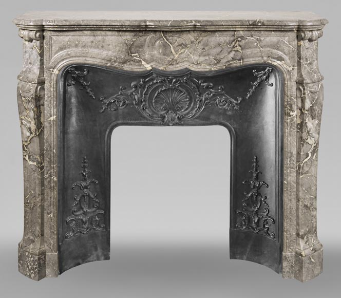 Cheminée de style Louis XV, modèle Pompadour, en marbre gris veiné-0