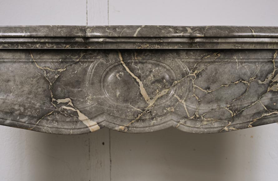 Cheminée de style Louis XV, modèle Pompadour, en marbre gris veiné-1