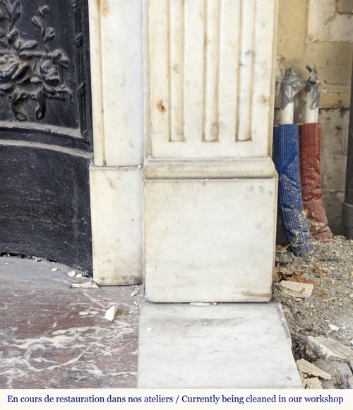 Cheminée de style Louis XVI en marbre de Carrare ornée de rosaces Cheminée de style Louis XVI en marbre de Carrare ornée de rosaces-6