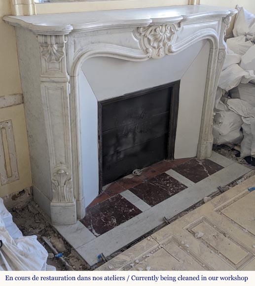 Cheminée de style Louis XV en marbre de Carrare ornée d'une coquille Cheminée de style Louis XV en marbre de Carrare ornée d'une coquille-3