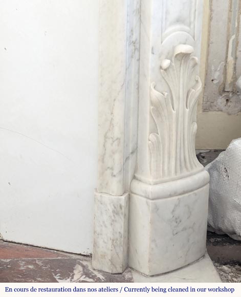 Cheminée de style Louis XV en marbre de Carrare ornée d'une coquille Cheminée de style Louis XV en marbre de Carrare ornée d'une coquille-8