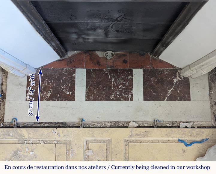 Cheminée de style Louis XV en marbre de Carrare ornée d'une coquille Cheminée de style Louis XV en marbre de Carrare ornée d'une coquille-9