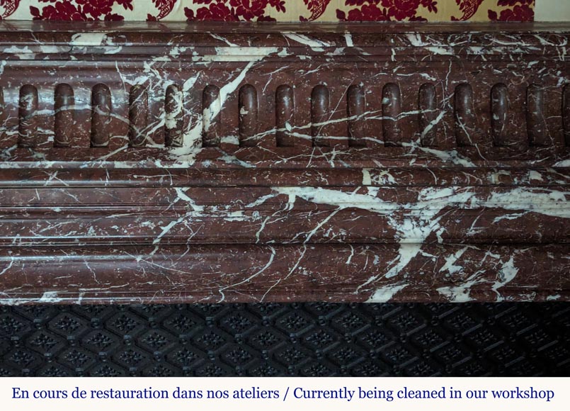 Cheminée de style Louis XIV à acrotère en marbre Rouge du Nord Cheminée de style Louis XIV à acrotère en marbre Rouge du Nord-1