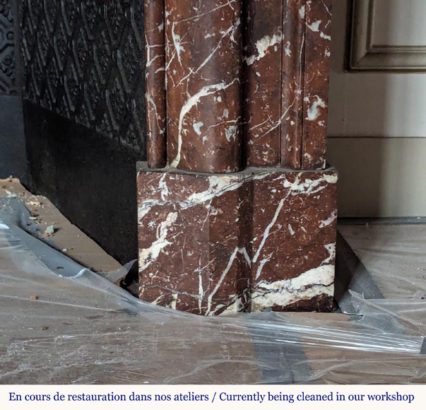 Cheminée de style Louis XIV à acrotère en marbre Rouge du Nord Cheminée de style Louis XIV à acrotère en marbre Rouge du Nord-8