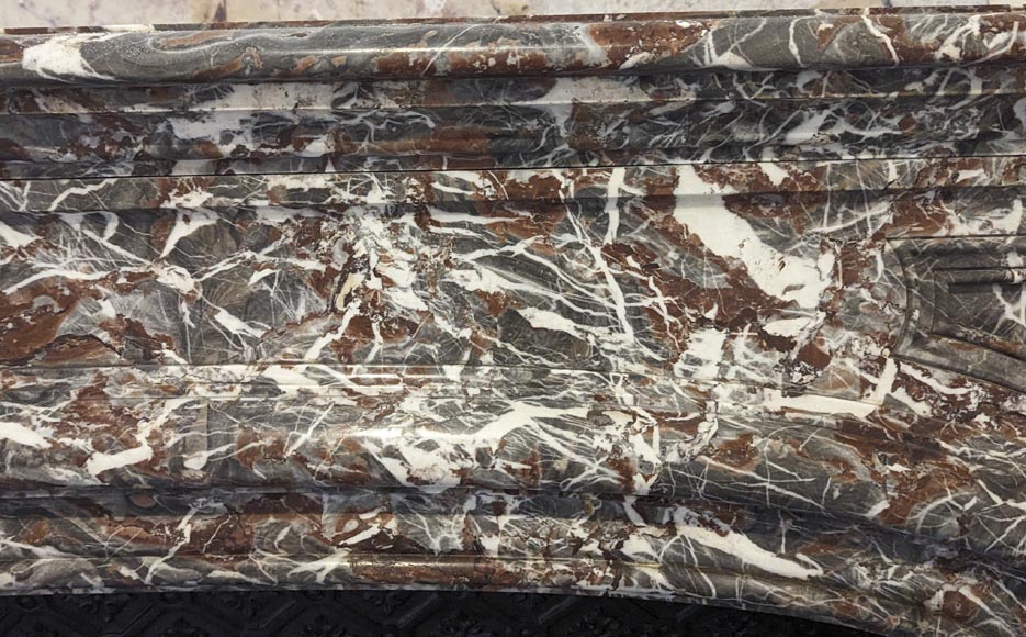 Imposante cheminée de style Régence, sculptée dans un beau marbre Rouge Royal très veinée Imposante cheminée de style Régence, sculptée dans un beau marbre Rouge Royal très veinée-2