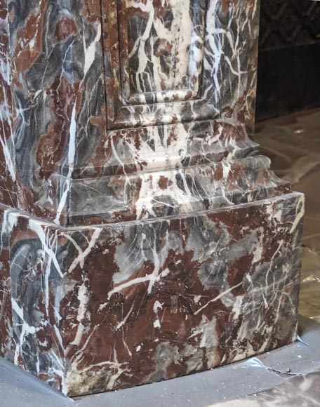 Imposante cheminée de style Régence, sculptée dans un beau marbre Rouge Royal très veinée Imposante cheminée de style Régence, sculptée dans un beau marbre Rouge Royal très veinée-5