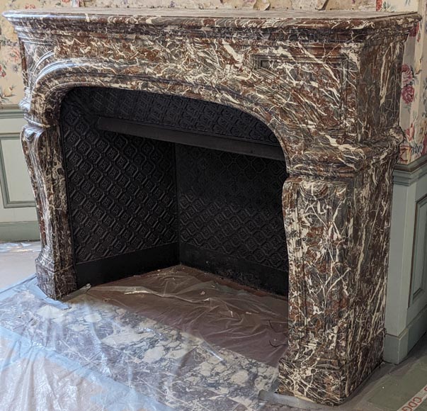 Imposante cheminée de style Régence, sculptée dans un beau marbre Rouge Royal très veinée Imposante cheminée de style Régence, sculptée dans un beau marbre Rouge Royal très veinée-6