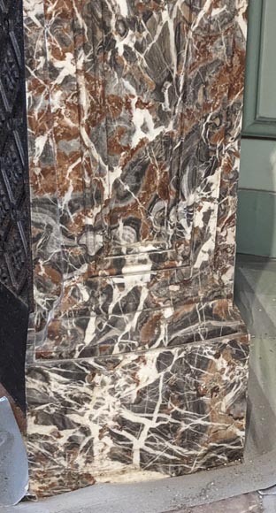 Imposante cheminée de style Régence, sculptée dans un beau marbre Rouge Royal très veinée Imposante cheminée de style Régence, sculptée dans un beau marbre Rouge Royal très veinée-9