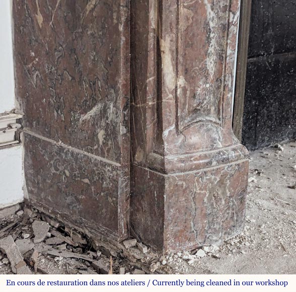 Cheminée de style Louis XV en marbre Rouge du Nord ornée d'une coquille mouvementée Cheminée de style Louis XV en marbre Rouge du Nord ornée d'une coquille mouvementée-5