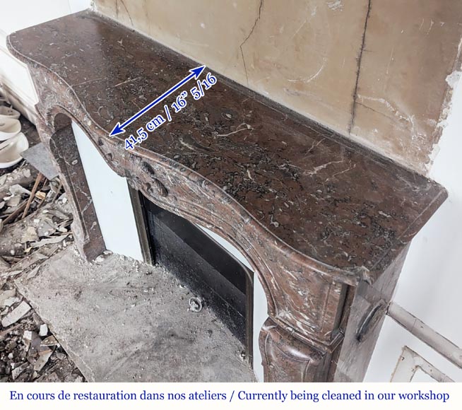 Cheminée de style Louis XV en marbre Rouge du Nord ornée d'une coquille mouvementée Cheminée de style Louis XV en marbre Rouge du Nord ornée d'une coquille mouvementée-9