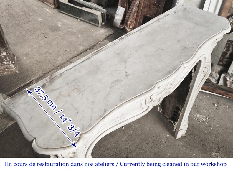 Cheminée de style Louis XV à trois coquilles, en marbre de Carrare Cheminée de style Louis XV à trois coquilles, en marbre de Carrare-9