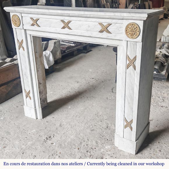 Cheminée de style Louis XVI en marbre de Carrare et bronze Cheminée de style Louis XVI en marbre de Carrare et bronze-5