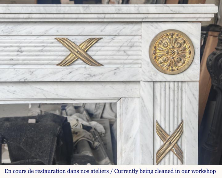 Cheminée de style Louis XVI en marbre de Carrare et bronze Cheminée de style Louis XVI en marbre de Carrare et bronze-6