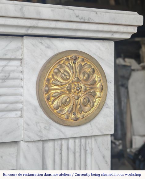 Cheminée de style Louis XVI en marbre de Carrare et bronze Cheminée de style Louis XVI en marbre de Carrare et bronze-7