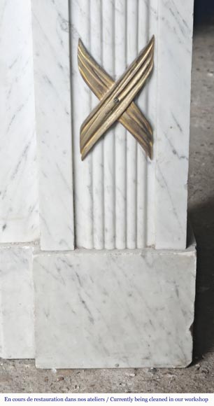 Cheminée de style Louis XVI en marbre de Carrare et bronze Cheminée de style Louis XVI en marbre de Carrare et bronze-8