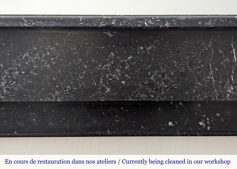 Cheminée de style Napoléon III en marbre noir moucheté à modillons Cheminée de style Napoléon III en marbre noir moucheté à modillons-1