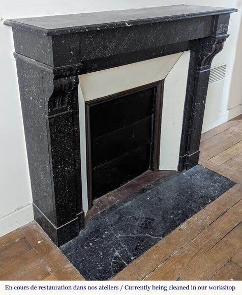 Cheminée de style Napoléon III en marbre noir moucheté à modillons Cheminée de style Napoléon III en marbre noir moucheté à modillons-2