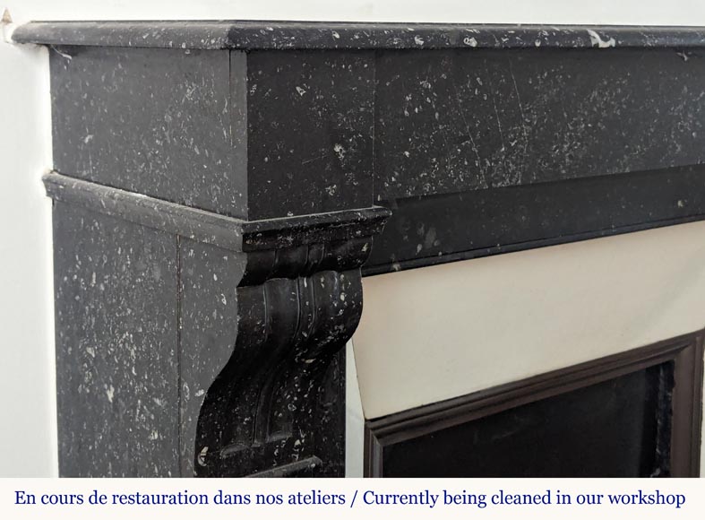 Cheminée de style Napoléon III en marbre noir moucheté à modillons Cheminée de style Napoléon III en marbre noir moucheté à modillons-3