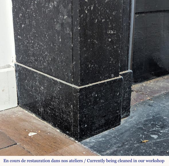 Cheminée de style Napoléon III en marbre noir moucheté à modillons Cheminée de style Napoléon III en marbre noir moucheté à modillons-5