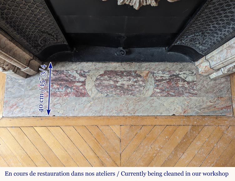 Importante cheminée de style Louis XV galbée et finement sculptée en marbre Sarrancolin Importante cheminée de style Louis XV galbée et finement sculptée en marbre Sarrancolin-15