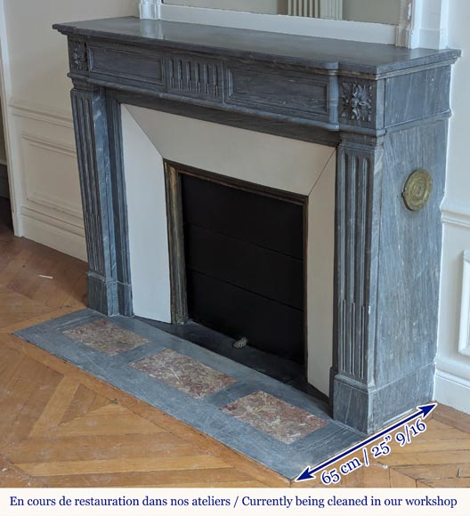 Cheminée de style Louis XVI à cannelures rudentées ornée de rosaces sculptée en marbre Turquin Cheminée de style Louis XVI à cannelures rudentées ornée de rosaces sculptée en marbre Turquin-5